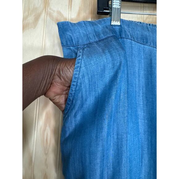 Chico's Chambray Pull-On Crop Pants Stretch Back Waist Front Pockets Flowy - Picture 4 of 9